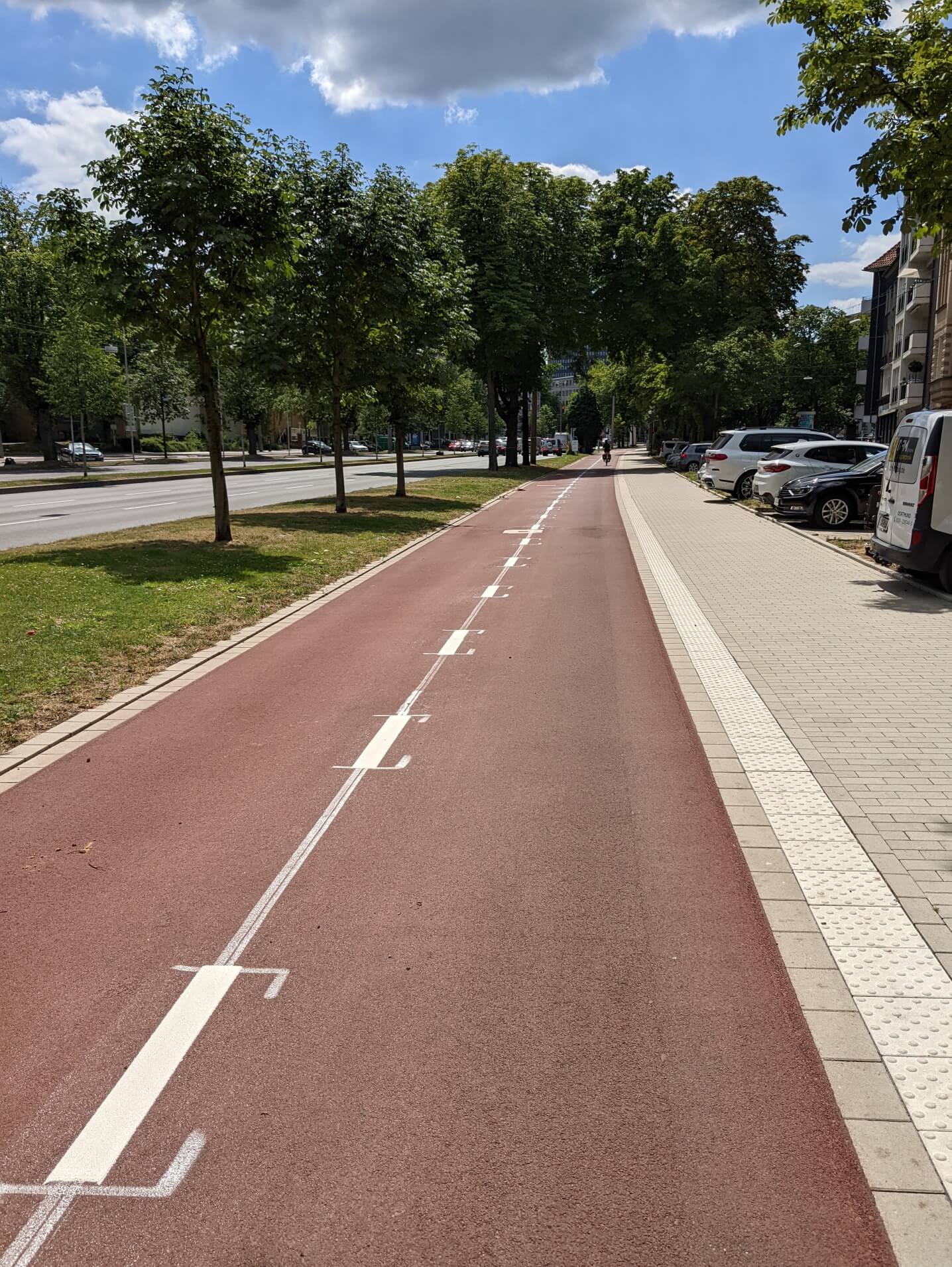 Zu sehen ist eine Markierung einer Fahrradstraße in Dortmund.