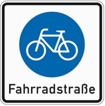 Schild zeigt Beginn einer Fahrradstraße an