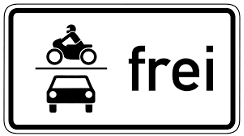 Schil „Kfz-Verkehr-frei“ zeigt an, dass Autos und Motorräder auf einer Fahrradstraße unterwegs sein dürfen.