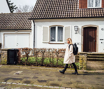 UmsteiGERN-Botschafterin Sebina ist zu Fuß in Dortmund unterwegs